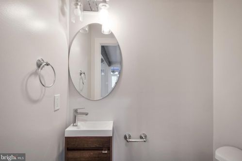 2911 17th St, Washington DC  20018-1825 exterior