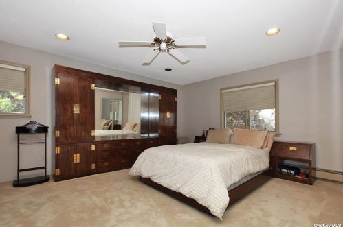 741 Park Ct, Valley Stream NY 11581-3507 exterior