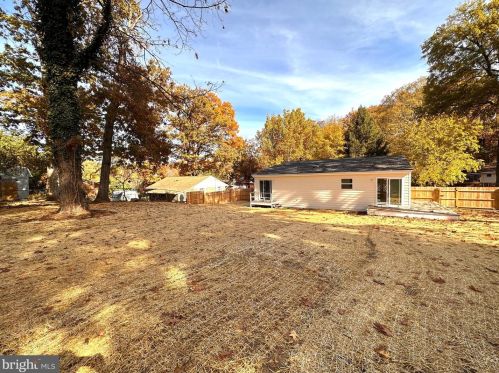 5910 Brookview Dr, Alexandria VA 22310-1819 exterior