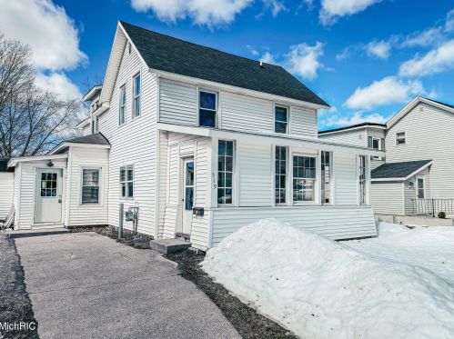 519 Rose Ave, Big Rapids, MI 49307-1367