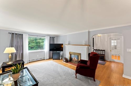 408 Hawthorne Ave, Derby CT 06418-1101 exterior