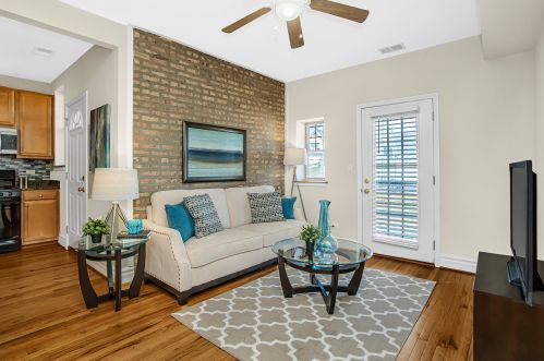 2546 George St, Chicago, IL 60618-7945