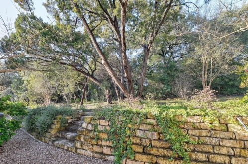 5406 Courtyard Dr, Austin TX 78730-5015 exterior