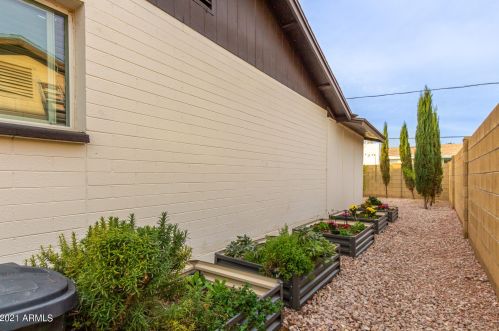 3242 Emile Zola Ave, Phoenix AZ 85032-6331 exterior