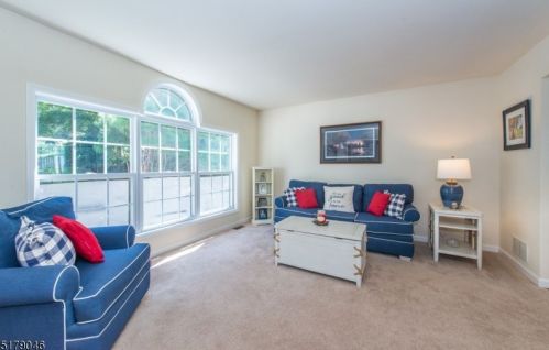 5 Cliffside Way, Andover NJ  07821-5042 exterior