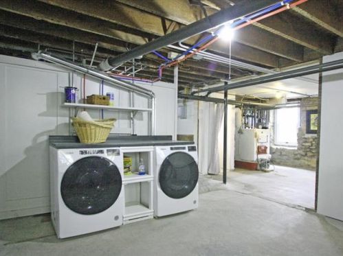 945 Jenifer St, Madison WI  53703-3521 exterior