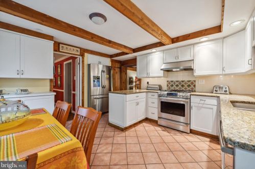 34 Long Dr, Trenton NJ 08648-2714 exterior