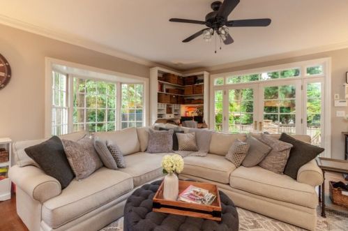 3103 Dl Dr, Atlanta GA 30305-2722 exterior