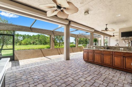 5811 Blue Bonnet Ct, Fort Pierce FL  34986-4186 exterior