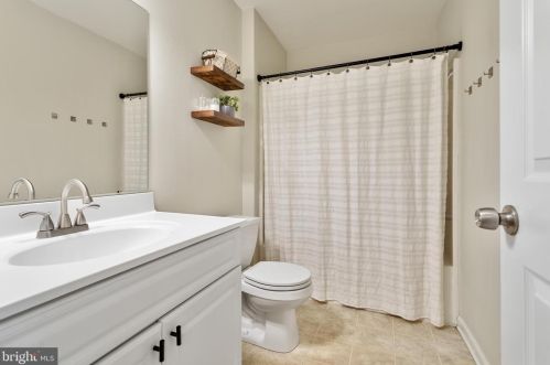 15 Linda Ln, Chester PA 19014-1870 exterior