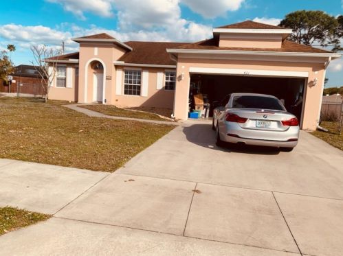 421 Airoso Blvd, Fort Pierce FL  34983-1296 exterior