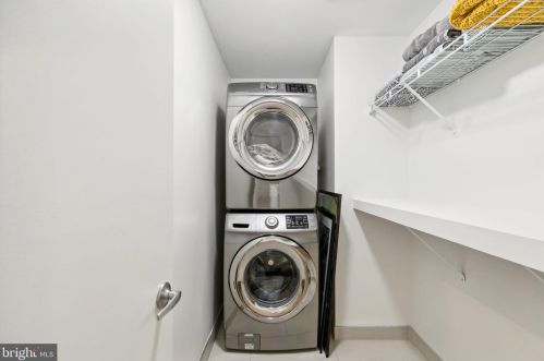 1324 Howard St, Philadelphia PA 19122-2445 exterior