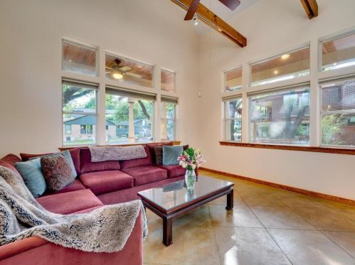 1510 Edgewood Ave, Austin TX 78722-1935 exterior