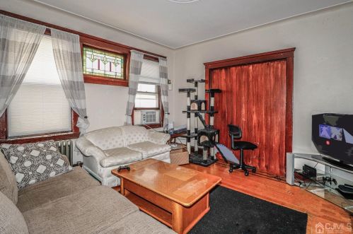 239 Hamilton St, New Brunswick NJ 08901-2205 exterior