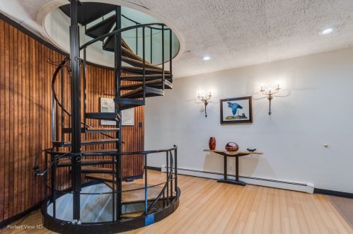 5533 Dorchester Ave, Chicago IL 60637-1720 exterior