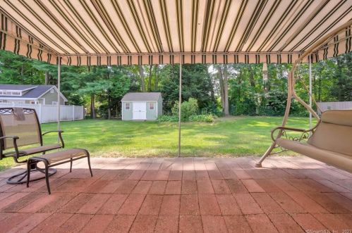 22 Cir Dr, Enfield CT 06082-2712 exterior