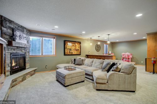 2489 Schneider Ct, Chaska MN 55318-1567 exterior