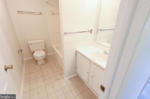 7800 Havenside Ter, Rockville MD 20855-2261 exterior