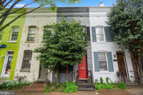 1066 Thomas Jefferson St, Washington, DC 20007-3832