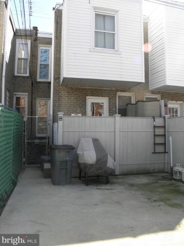 6366 Ditman St, Philadelphia PA 19135-3201 exterior