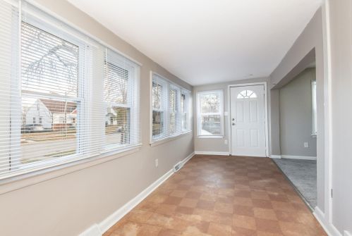 5727 38th St, Milwaukee, WI 53209-4021