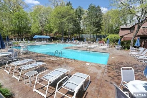 27 Bayard Ln, Mahwah NJ  07430-2236 exterior