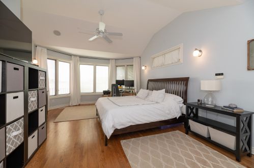 952 Eagle Lk Dr, Kalamazoo MI 49009-8429 exterior