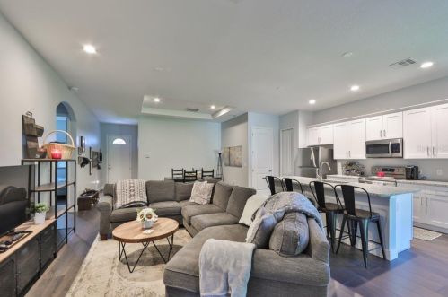 8704 El Portal Dr, Tampa FL  33604-1223 exterior