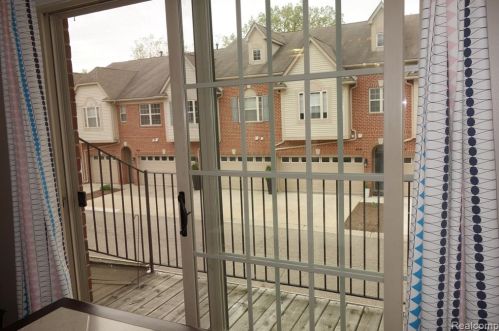 39467 Springwater Dr, Northville MI 48168-3962 exterior