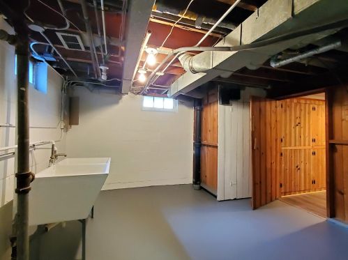 1631 Chateau Pl, Milwaukee WI 53217-6022 exterior