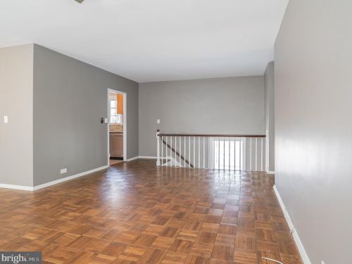 1304 Martha Custis Dr, Alexandria VA  22302-2025 exterior