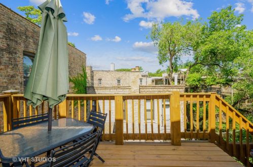 2828 Orchard St, Chicago IL  60657-5214 exterior