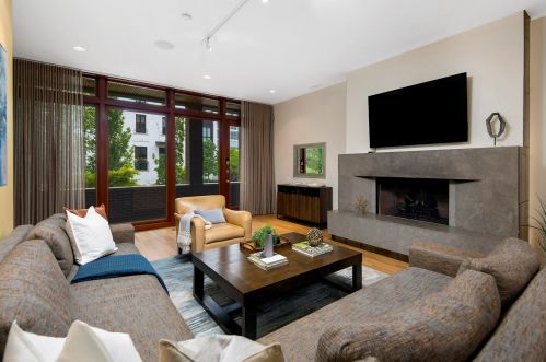 1761 Wilmot Ave, Chicago, IL 60647-5523