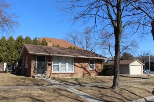 720 Douglas Ave, Waukegan, IL 60085-2981