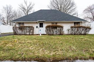 38 Markham Rd, Edison, NJ 08817-4129