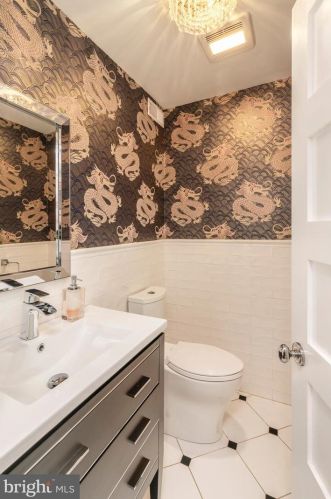 2109 Locust St, Philadelphia PA 19103-4802 exterior