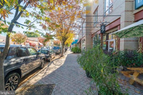 1801 Commonwealth Ave, Alexandria VA 22301-1403 exterior