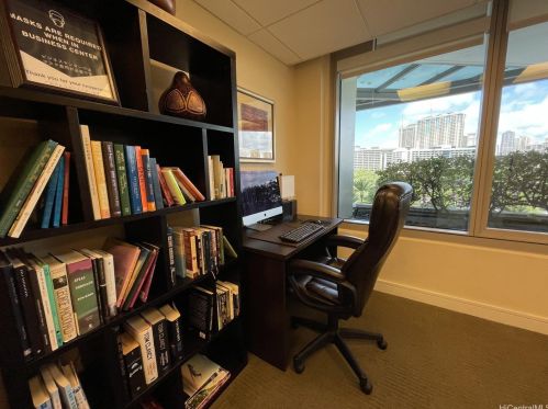 223 Saratoga Rd, Honolulu HI 96815-1942 exterior