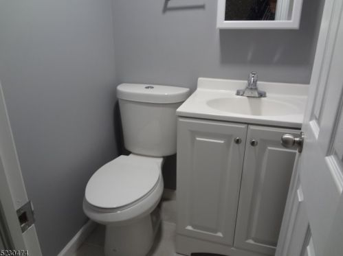 104 Schuyler Dr, Edison NJ  08817-3560 exterior