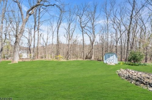 1096 Rector Rd, Bridgewater NJ 08807-1360 exterior