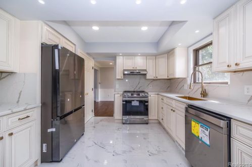 425 Rosemary St, Dearborn Heights MI  48127-3681 exterior