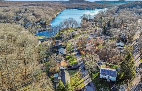 15 Shenandoah Cres, Wharton NJ  07885-2910 exterior