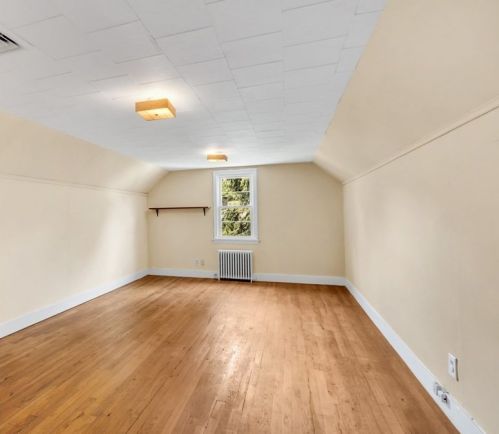 30 Kinnicutt Rd, Worcester MA 01602-1546 exterior