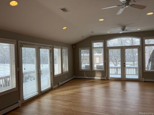 1070 Wattles Rd, Troy MI  48085-4902 exterior