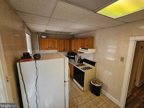 36 Maple Ave, Trenton NJ 08618-3401 exterior