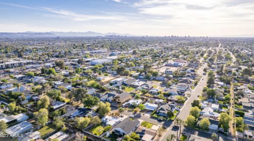 4239 42nd St, Phoenix AZ  85018-4207 exterior