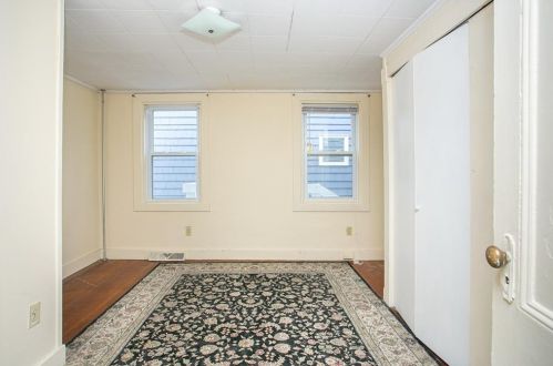 17 Byrnes St, Middletown RI 02840-4059 exterior