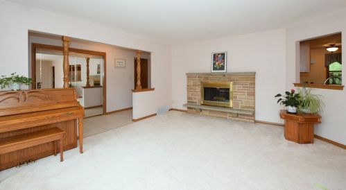 6894 Park Mnr Dr, Milwaukee WI 53224-4638 exterior