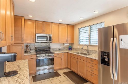 1430 Kohou St, Honolulu, HI 96817-2742