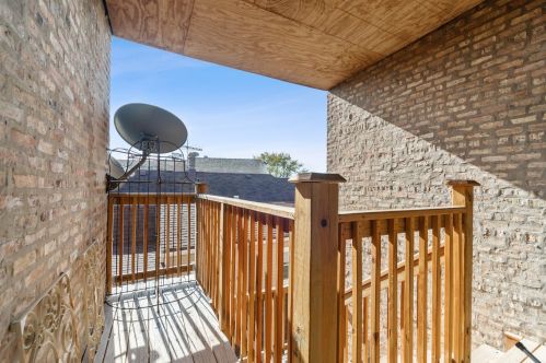 3425 Berteau Ave, Chicago IL  60618-2207 exterior